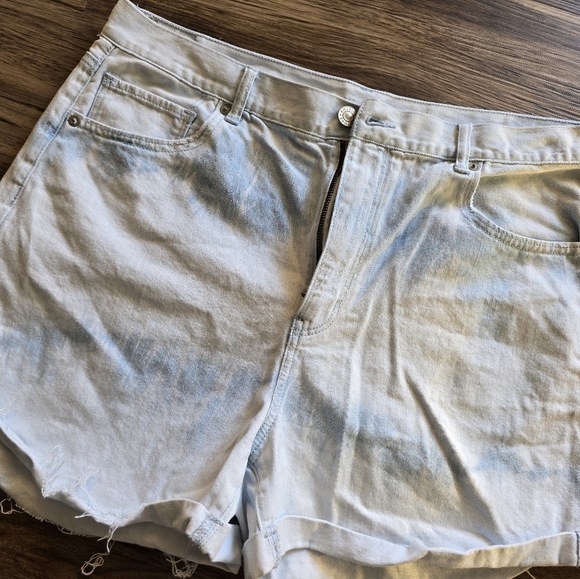 AE Mom Shorts - Picture 2 of 6
